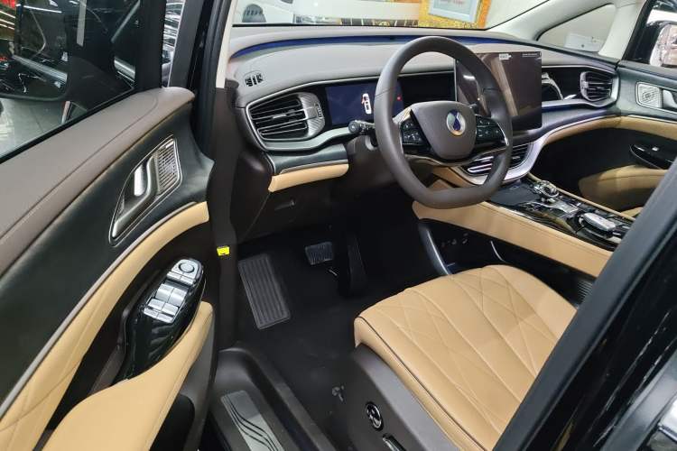 Used Denza D9 2024 DM-i 980 Four-Wheel Drive Prestige Model
