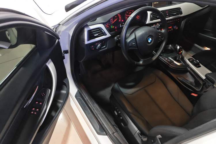 Used BMW 3 Series 2015 320Li Luxury Edition Fashion Model
