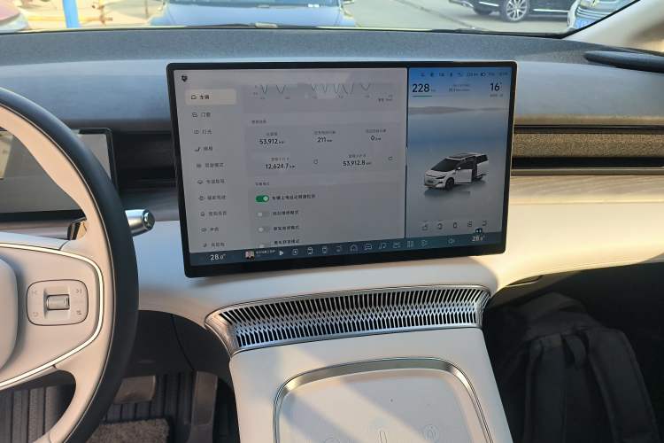 Used XPeng X9 2024 702 Ultra-Long Range Max
