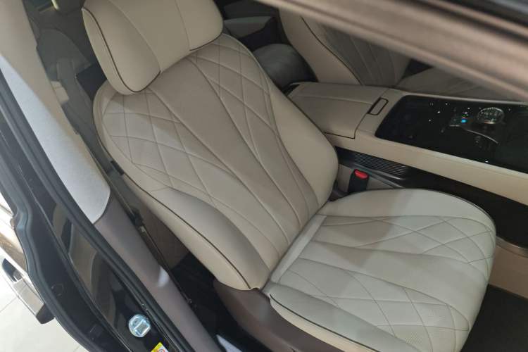 Used Denza D9 2022 DM-i 970 Four-Wheel Drive Flagship Model