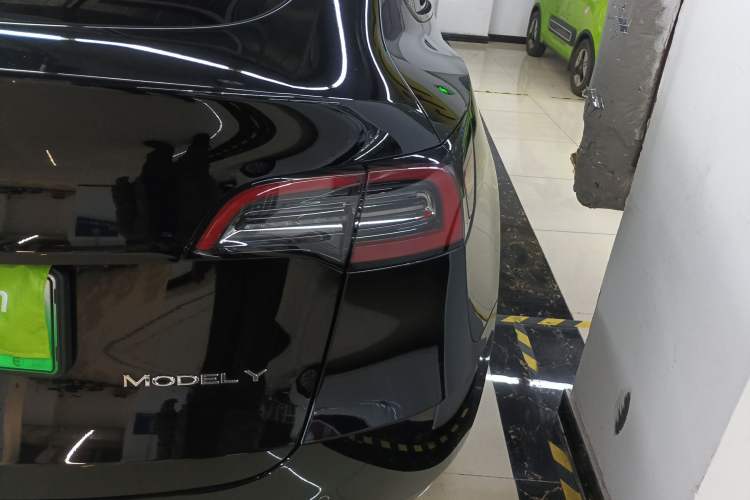 Used Tesla Model Y 2023 Long-Range All-Wheel-Drive Version
