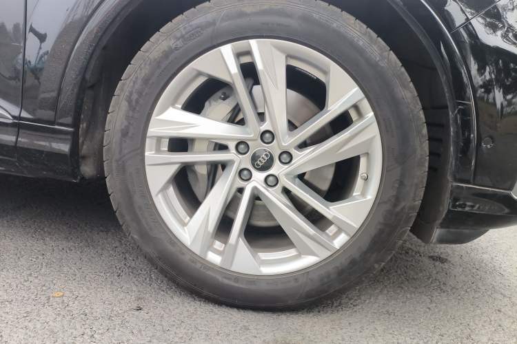 Used Audi Q7 2023 45 TFSI quattro S line Sport model