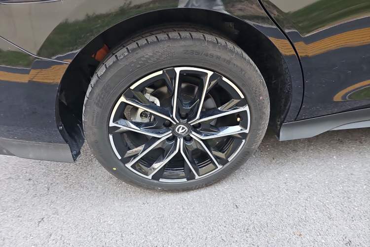 Used Changan UNI-V iDD 2024 Blue Whale Smart Electric iDD 136km Luxury Model
