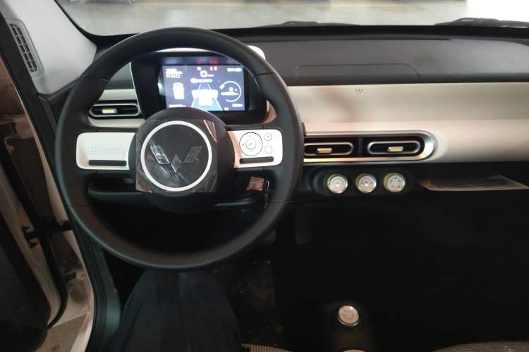 Used Wuling Hongguang MINIEV 2024 3rd Generation 215km Youth Edition
