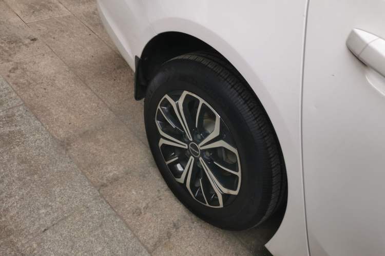 Used Roewe i6 MAX New Energy 2022 EV 500 Grand Touring Edition with Sunroof
