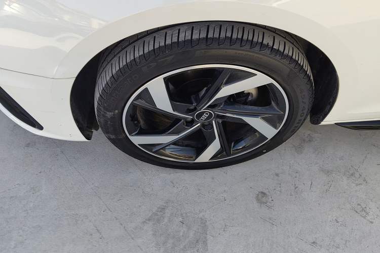 Used Audi A4L 2023 40 TFSI Bang & Olufsen Starry Night Edition
