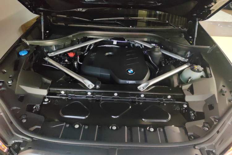 Used BMW X5 2023 xDrive 30Li Luxury M Sport Package
