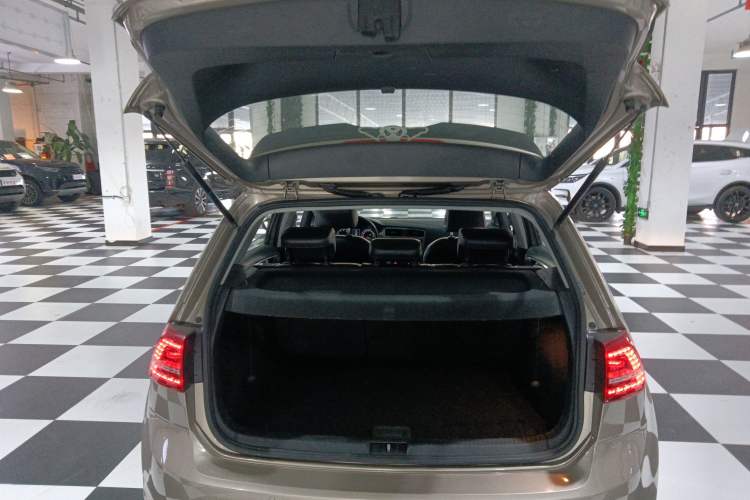 Used Volkswagen Golf 2016 230TSI Automatic Luxury Version
