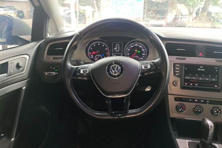 Used Volkswagen Golf 2015 1.4TSI Comfort Travel Edition

