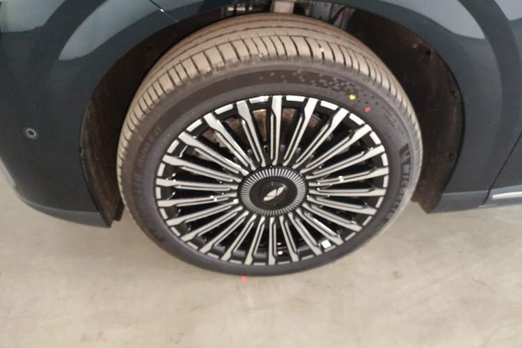 Used Chery T11 2026 Model 220 All-Wheel Drive Dual IMAX Theater Edition