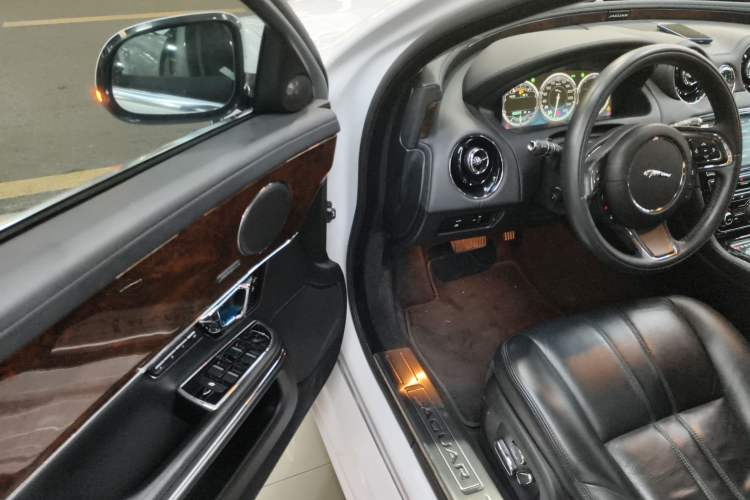 Used Jaguar XJ 2015 XJL 3.0 SC Two-Wheel-Drive Panoramic Business Edition
