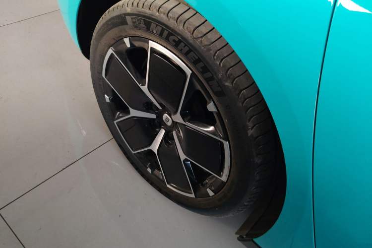 Used  SU7 2024 Rear-Drive Standard Founder Edition