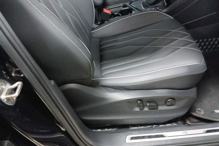 Used Volkswagen Tiguan L 2023 Restyled 330TSI Automatic Two-Wheel Drive R-Line Enhanced Comfort Version