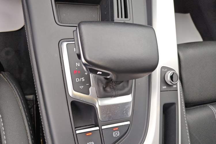 Used Audi A4L 2022 40 TFSI Luxury Dynamic Model