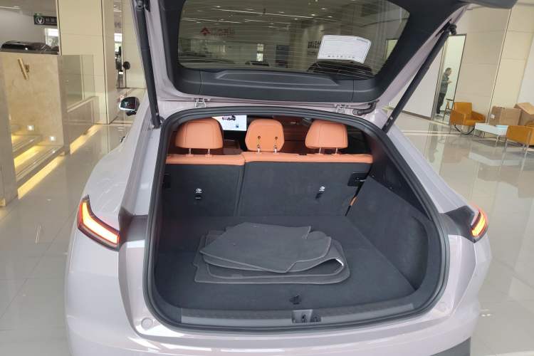 Used ONVO L60 2024 60 kWh All-Wheel Drive