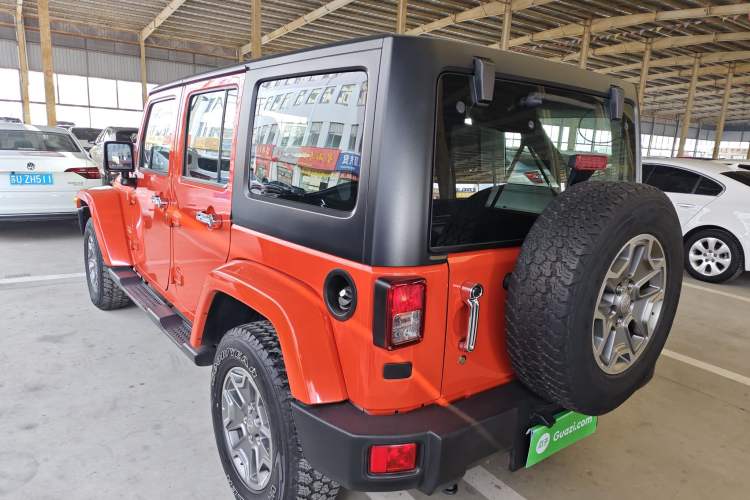 Used  Wrangler 2015 3.0L Sahara Four-Door Edition