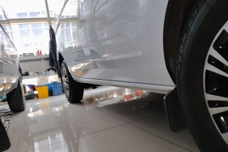 Used Ford Transit 2023 2.0T Diesel Manual Multifunction Commercial Vehicle Short Wheelbase Low Roof 5/6 Seats
