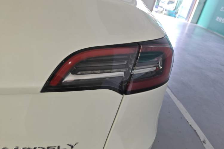 Used Tesla Model Y 2023 Rear-Wheel-Drive Version
