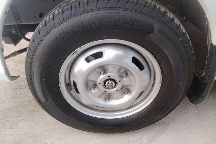 Used JMC Fushun 2025 2.0T 6MT Diesel Short-Wheelbase Low-Roof Commercial Multi-Purpose Passenger Vehicle with 5/6 Seats and Lift-Up Tailgate
