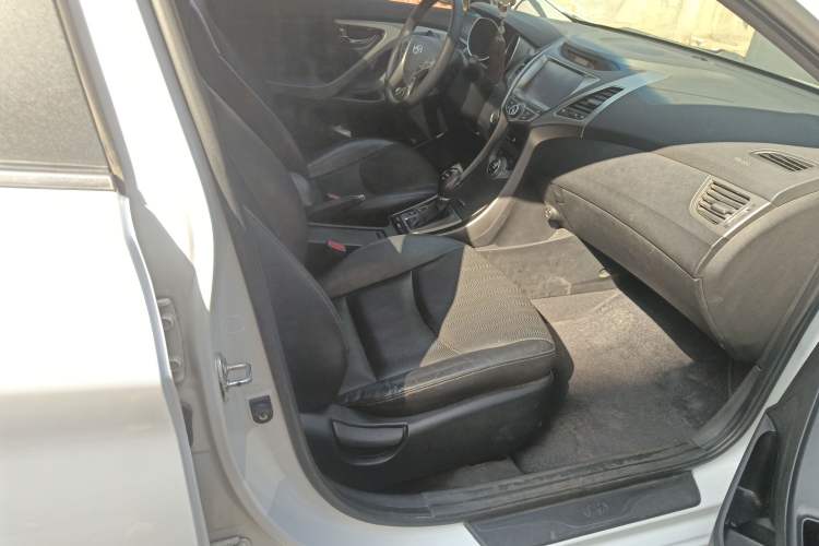 Used Hyundai Elantra 2013 1.6L Automatic Luxury Model
