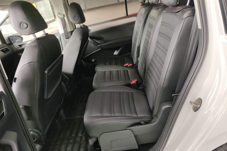 Used Volkswagen Touran 2018 Volkswagen Touran L 280TSI DSG Comfort Edition 7 Seats China VI Standard
