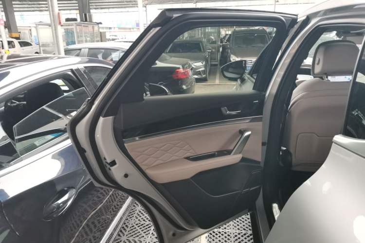 Used BYD Tang New Energy 2024 DM-i Glory Edition 112KM Flagship Model
