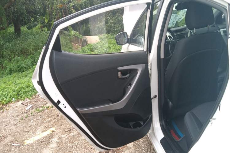 Used Hyundai Elantra 2016 1.6L Automatic Smart Version
