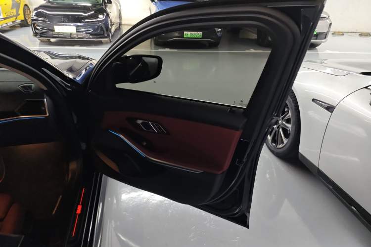 Used BMW i3 2024 eDrive 35 L
