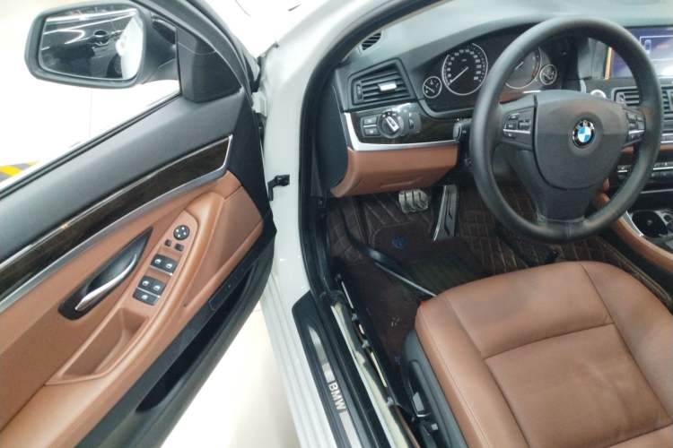 Used BMW 5 Series 2014 525Li Leading Model
