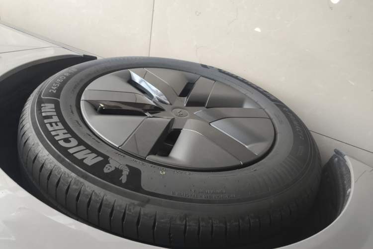 Used Li Auto MEGA 2024 Ultra Model
