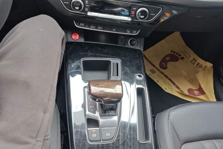 Used Audi Q5L 2022 40T Fashionable and Elegant Model