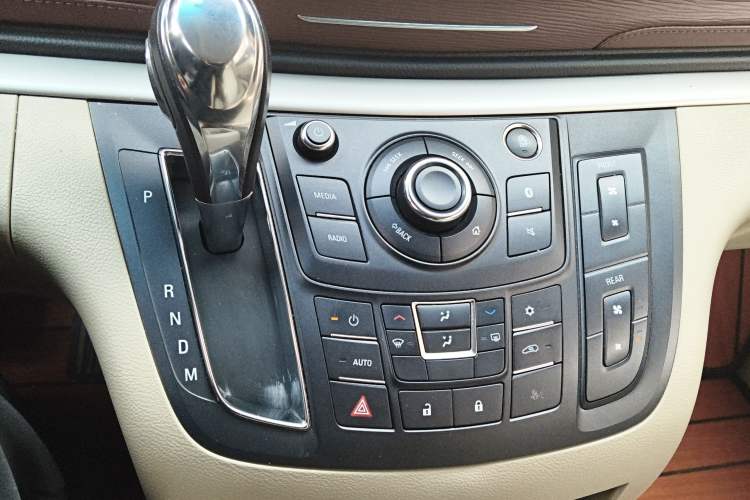 Used Buick GL8 2018 28T Luxury Model China VI Standard
