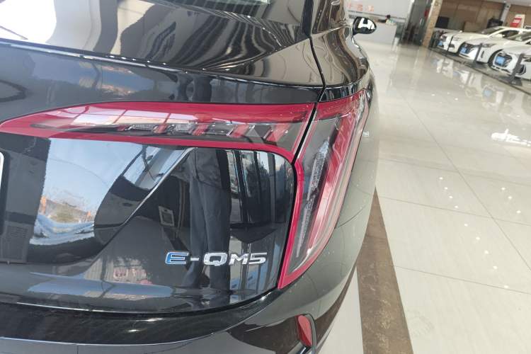 Used Hongqi E-QM5 2022 431 km Charge & Enjoy Edition
