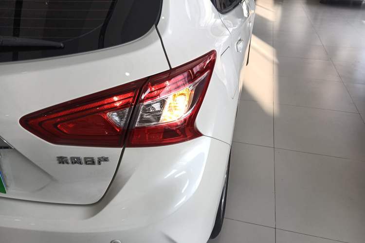 Used Nissan Tiida 2021 1.6L CVT Cool Edition
