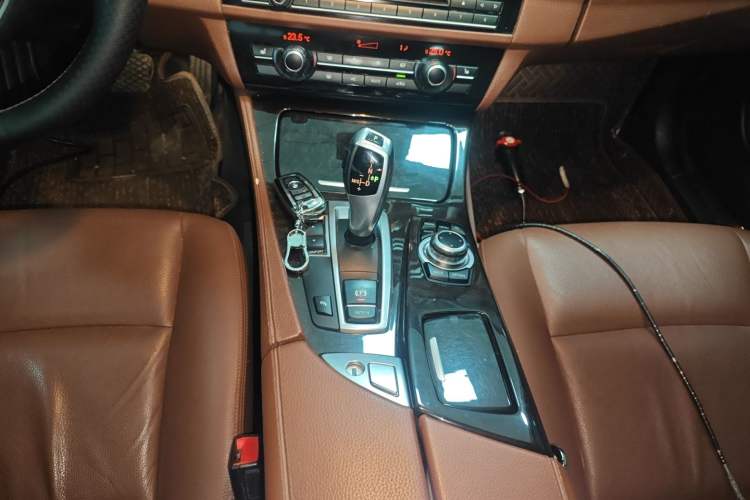 Used BMW 5 Series 2017 525Li Leading Model
