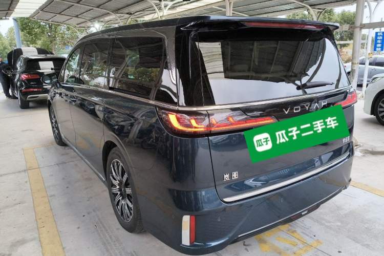 Used VOYAH Dream 2025 EV Four-Wheel Drive Flagship Kunpeng Edition
