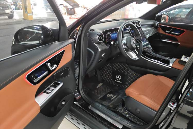 Used Mercedes-Benz GLC 2023 GLC 260 L 4MATIC Dynamic Edition 5-seater
