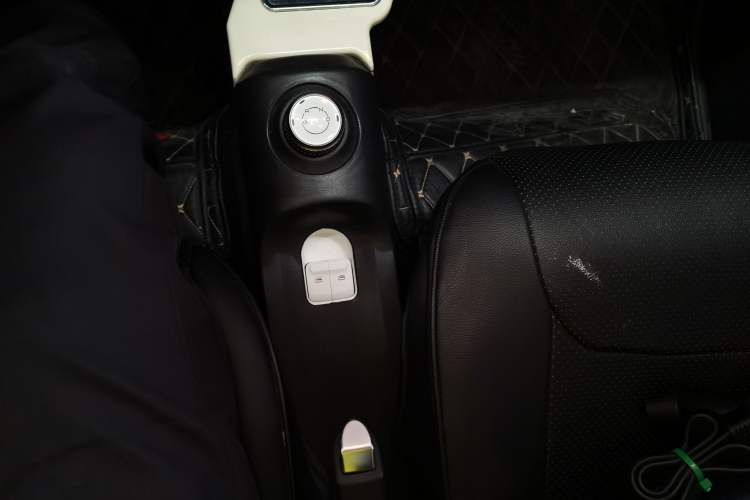 Used Wuling Hongguang MINIEV 2024 3rd Generation 215km Advanced Version
