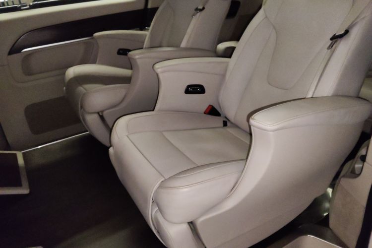 Used Mercedes-Benz V-Class 2020 V 260 Avantgarde Edition