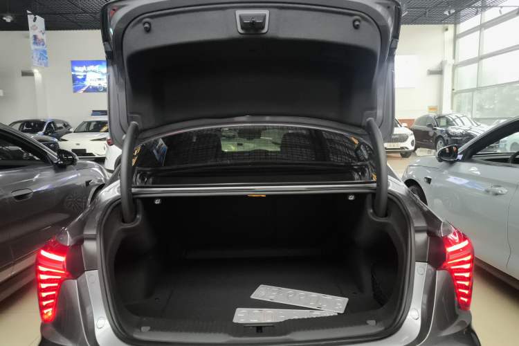 Used Hongqi H5 2023 2.0T Automatic Smart Connect Flagship Edition
