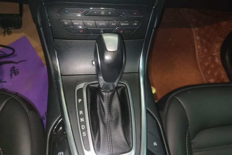 Used Ford Edge 2018 EcoBoost 245 Two-Wheel-Drive Titanium 7-Seater China VI Standard
