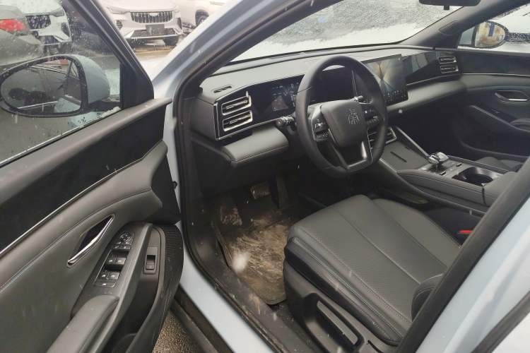 Used BYD Qin L 2025 DM-i Smart Drive 80KM Leading Model