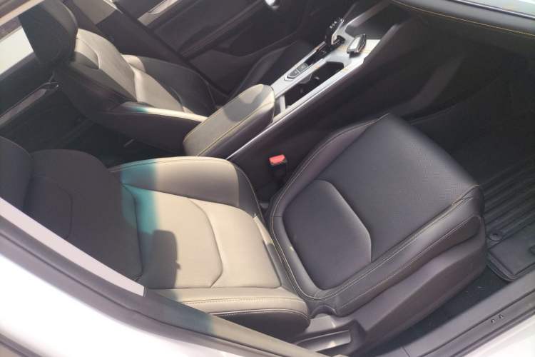 Used Geely Auto Emgrand L HiP 2024 Champion Edition 1.5TD-DHT Pro 100KM Superior Model
