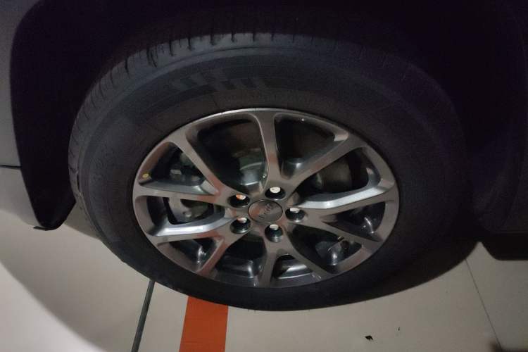 Used  Cherokee 2020 2.0L Two-Wheel Drive Classic Sports Edition
