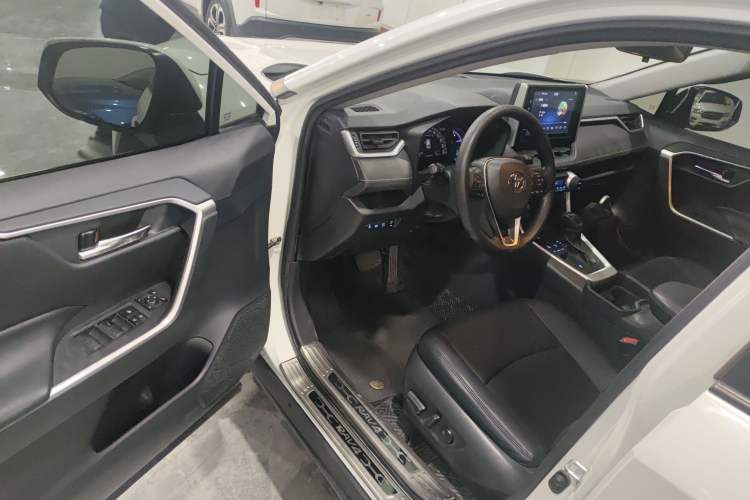 Used Toyota RAV4 2020 Dual-Engine 2.5L E-CVT Two-Wheel Drive Elite Edition
