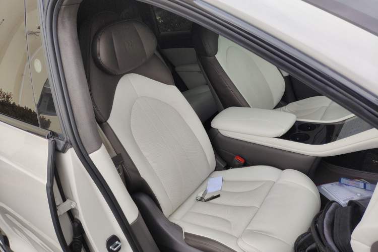 Used  LS7 2023 100kWh Lux Rear-Drive Version