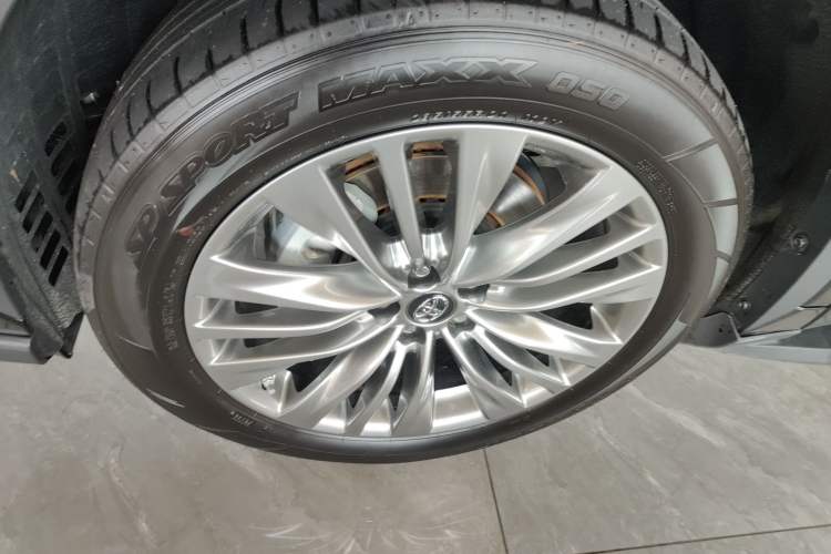 Used Toyota Highlander 2023 2.5L Smart Electric Hybrid Dual-Motor All-Wheel-Drive Luxury 7-Seater
