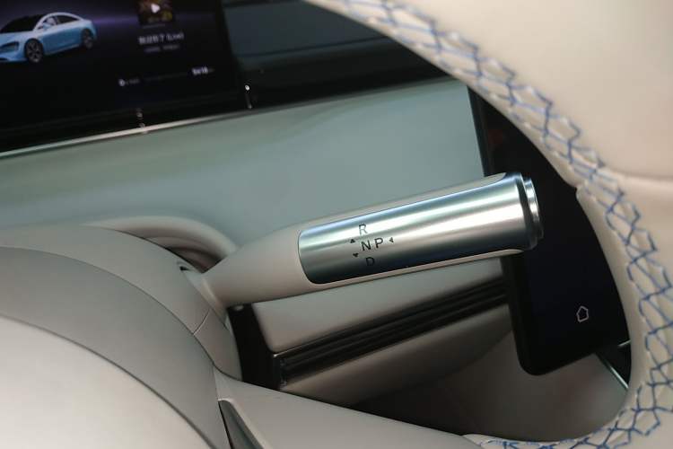 Used Hima Luxeed S7 2025 855 km Max
