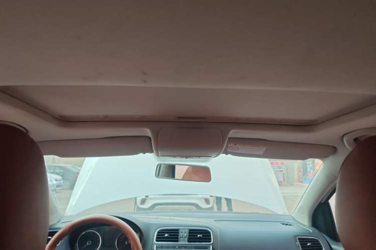 Used Volkswagen Polo 2016 1.6L Automatic Comfort Model
