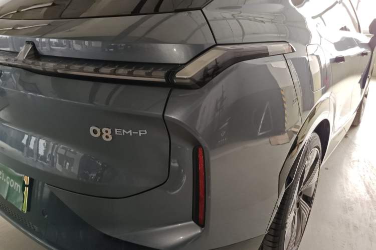 Used Lynk & Co 08 EM-P 2025 220 km All-Wheel-Drive Performance Halo
